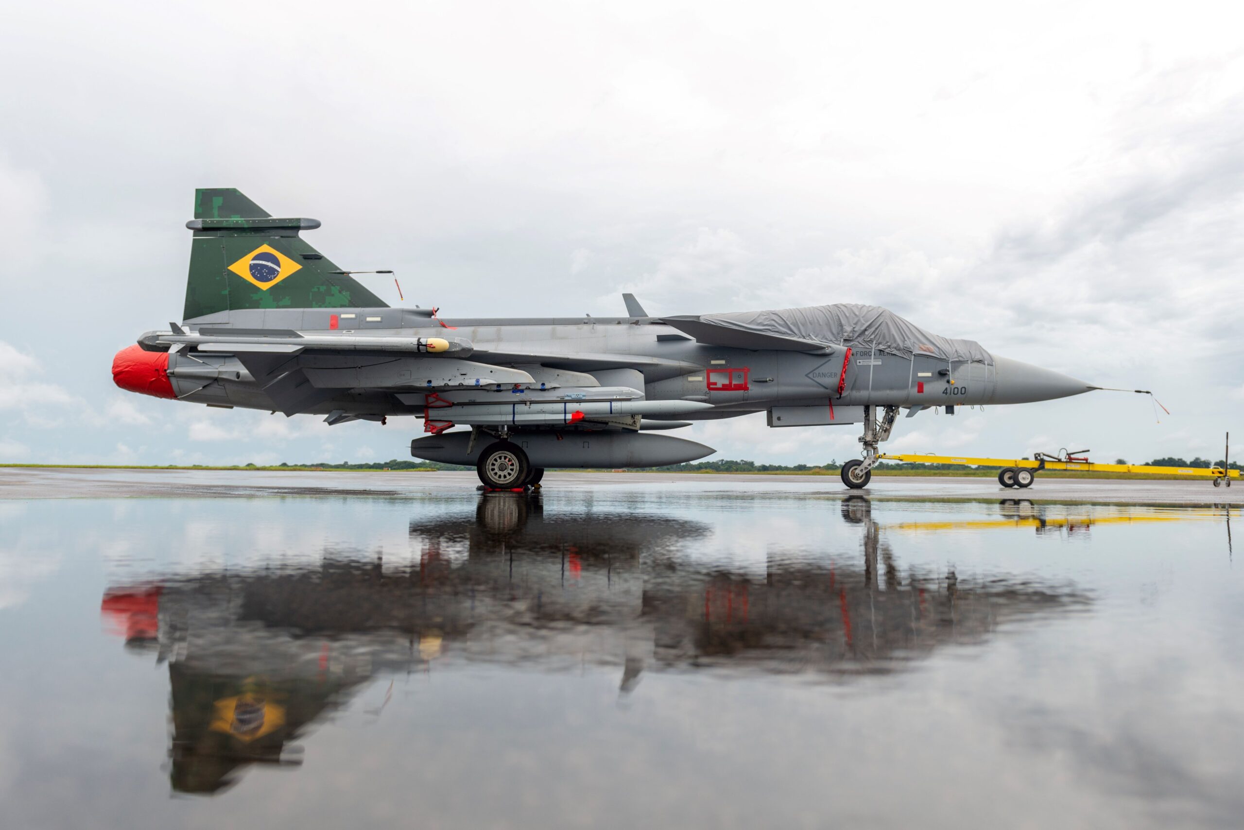 CAÇA F-39E GRIPEN FAZ ESTRÉIA EM EXERCÍCIO MULTINACIONAL